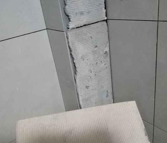 乌伊岭瓷砖空鼓维修公司分享下厨房瓷砖脱落的补救措施。